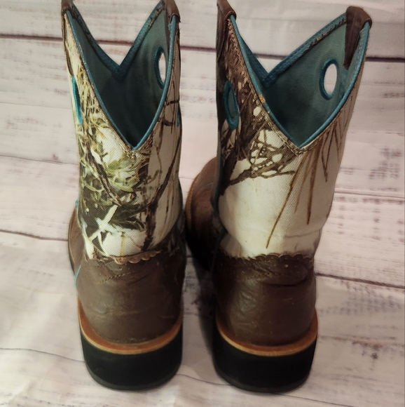 Ariat Round Toe Boots - Picture 6 of 6